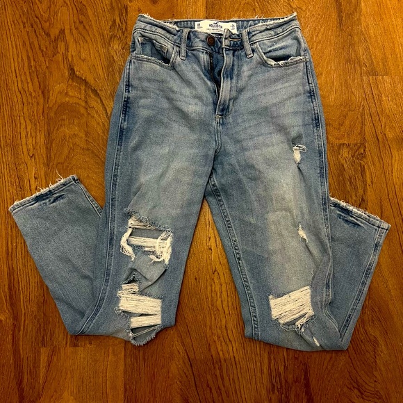 Hollister Denim - Hollister curvy high rise mom jean size 0R